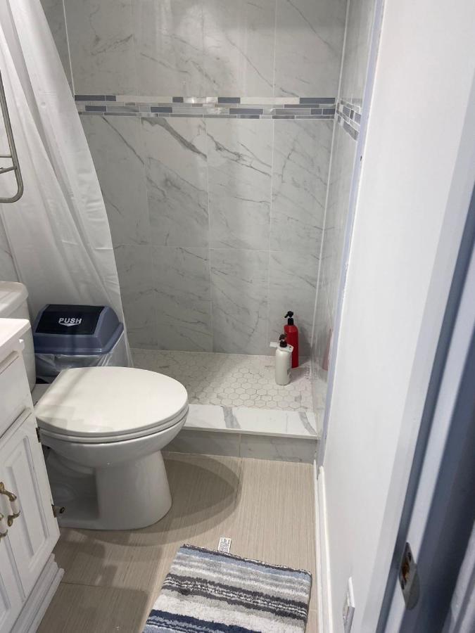 Budget Quad Room With En Suite Bathroom 36B Toronto Exteriör bild
