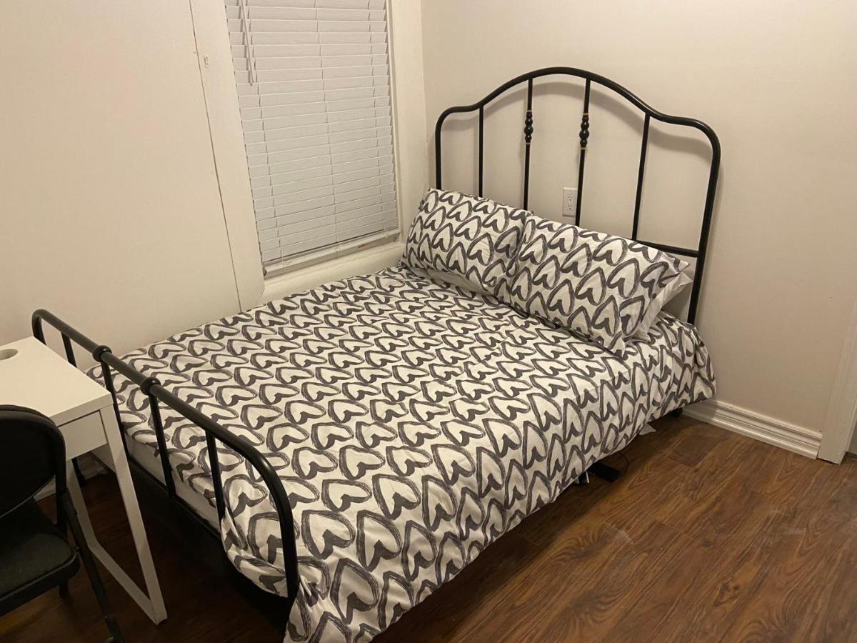Budget Quad Room With En Suite Bathroom 36B Toronto Exteriör bild