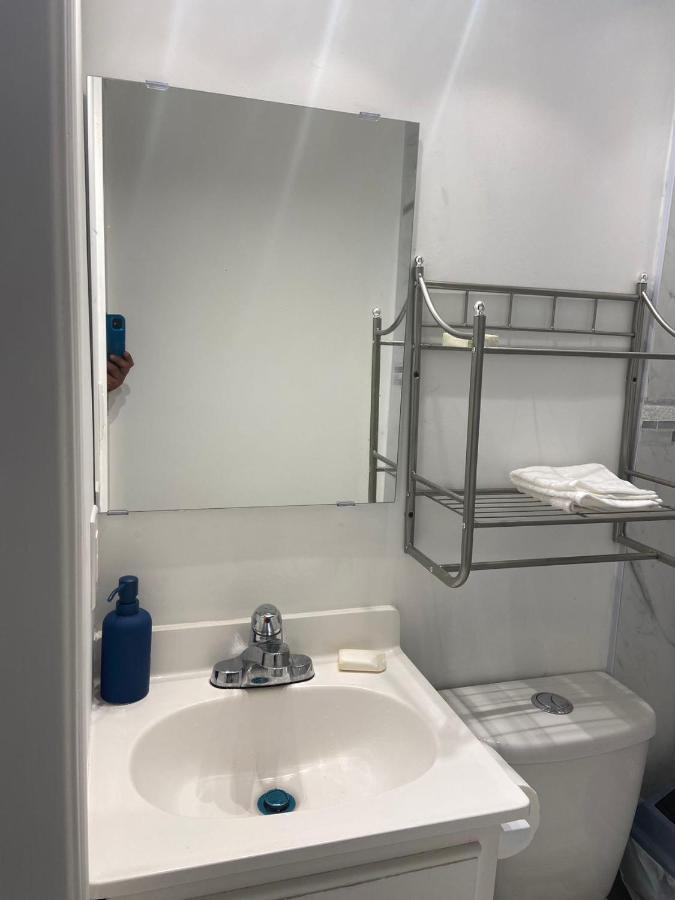 Budget Quad Room With En Suite Bathroom 36B Toronto Exteriör bild